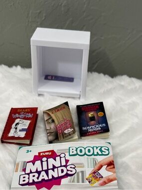 Zuru Mini Brands White Mini Shelf with Mini Books